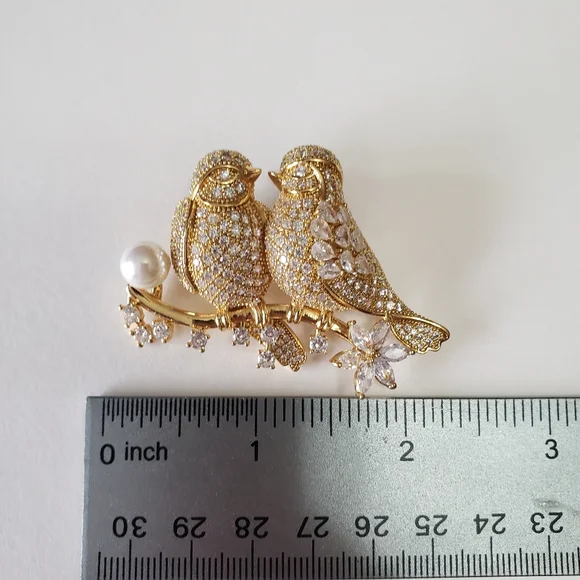Gold Tone Cultured Pearl Pave Rhinestone Love Birds Brooch - Picture 2 of 8